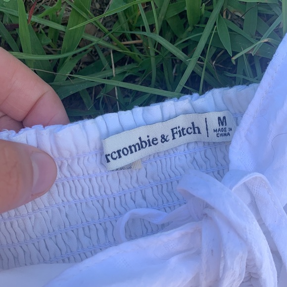 Abercrombie and Fitch White Crop Top - Picture 2 of 5